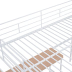 Cama alta contemporánea de metal con escritorio, escalera y barandillas | Diseño que ahorra espacio